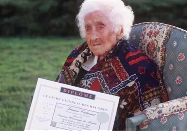 臆说古史|122岁法国传奇老太太，仅用一套房子做赌注，换来一辈子衣食无忧