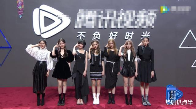 杨超越|红毯上同穿黑裙热巴气质碾压，杨超越长裙像垃圾袋，鞠婧祎输得惨