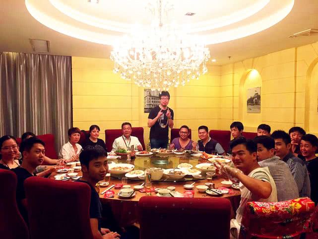 「硕士研究生」985硕士生工作9年，晒出在国企的年终奖，网友：太羡慕