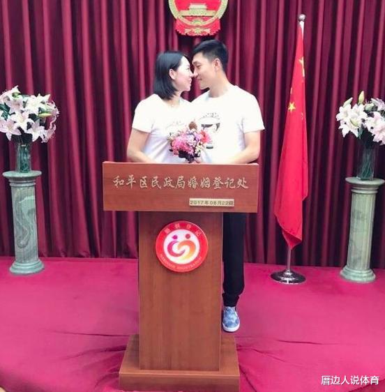 李晓霞：恭喜！国乒32岁世界冠军晒孕照一脸幸福：婚后三年怀上二胎