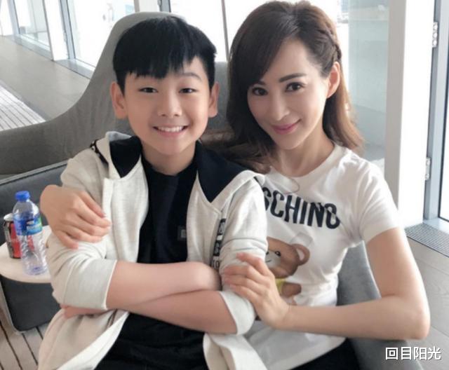 亚姐|她曾是“亚姐冠军”，30岁嫁上亿富豪，却为何连生3子后惨遭抛弃？