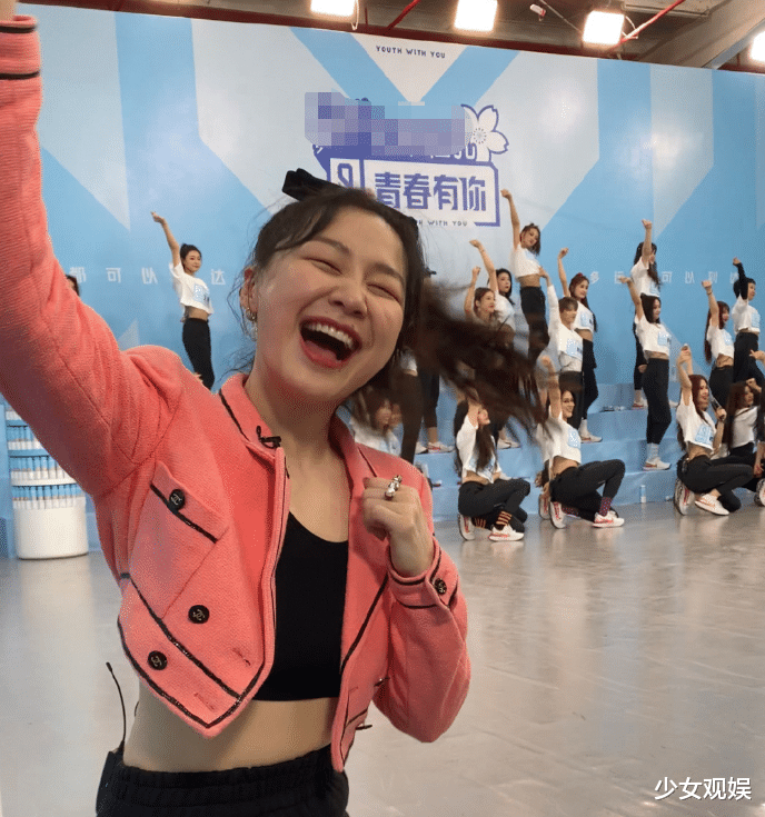 金靖@《青2》金靖跳主题曲舞,以为她开玩笑,看到舞蹈动作爱了爱了