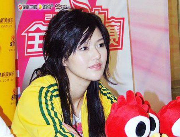 谭维维|谭维维是乐坛唱将，男友陈亦飞却是18线演员，地位悬殊仍生活幸福