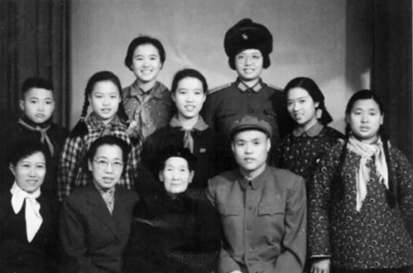 长沙|毛主席和表侄女重逢，听她说出丈夫的名字，大喜：啥时可见见面？