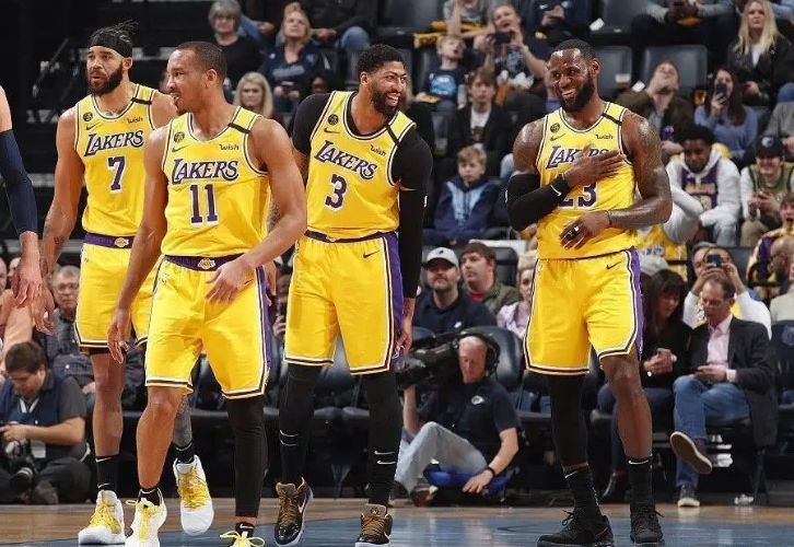 #J·R·史密斯#冠军稳了！湖人或底薪签下，总冠军顶级神射，詹皇：他适合做湖人老大