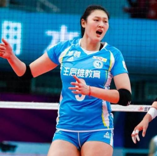 王一梅@王一梅身体素质强于朱婷，却未成为朱婷那样的球星，你怎么看？