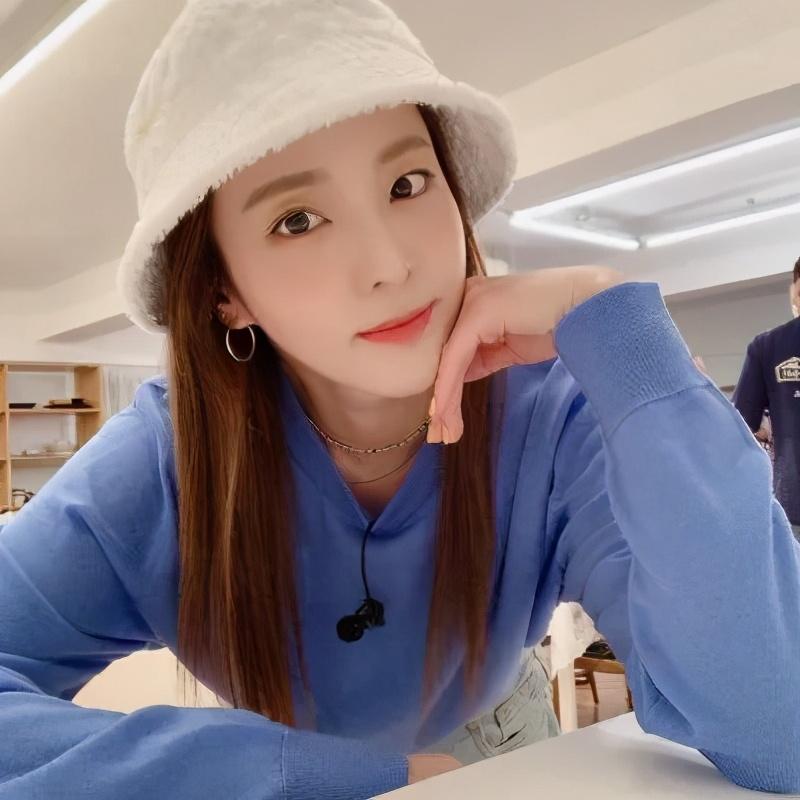 mv|这还是金希澈女友吗？！全团cos铠甲勇士，这也太尴尬了吧…