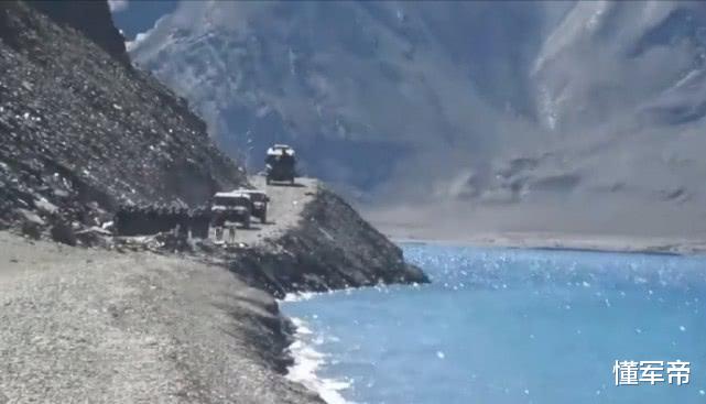 「印度」印军精疲力竭抵达班公湖，发现猛士车队从天而降，哀叹这仗没法打