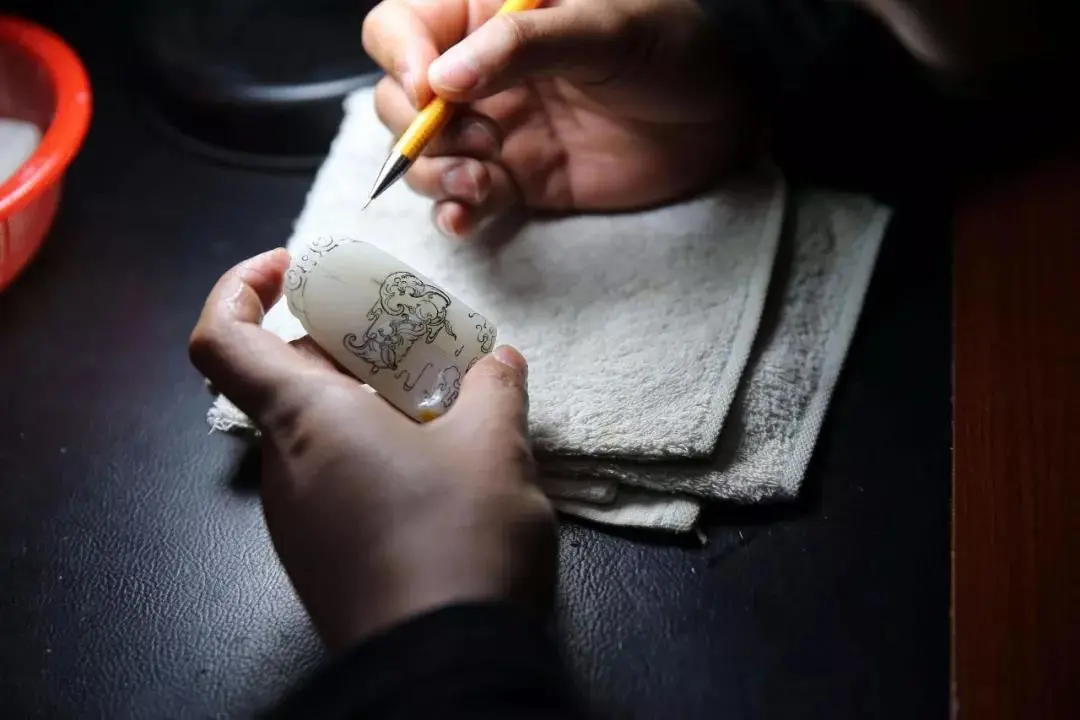 玉雕|翡翠玉雕 | 唤醒原石的灵性,是做减法的艺术