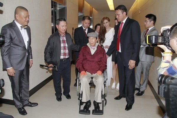 赌王■赌王生前留遗憾，何猷君将与奚梦瑶所生的儿子替他完成