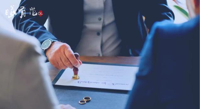 「」职场上，为何小领导严厉，大领导反倒和蔼？四点说出阶层差距