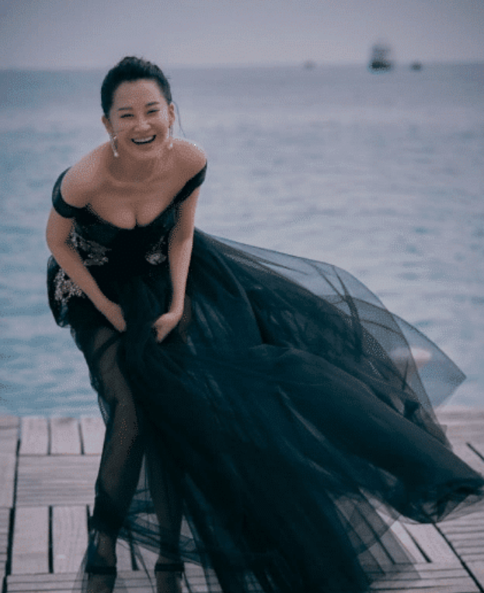 许晴|因“尺度太大”无人敢演，找46岁“过气”女星救场，却意外捧成“女王”