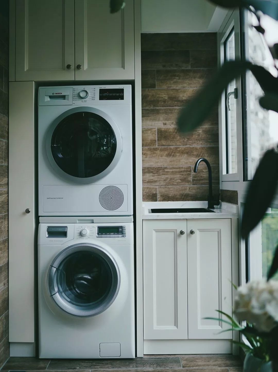 没阳台的衣服怎么晒？洗衣机+烘干机，方便又舒适！