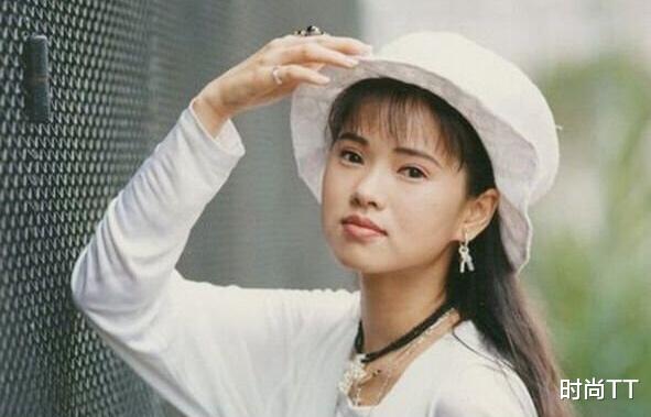 伊能静|伊能静携小10岁老公现身,躲怀里撒娇似少女,无奈未修图下太真实