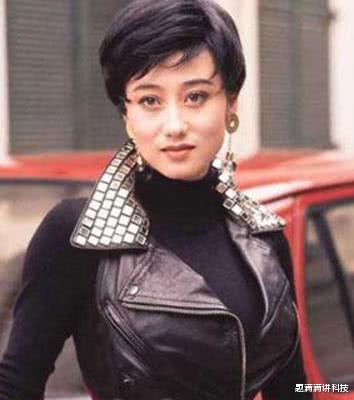 「李连杰」李连杰两任妻子：57岁黄秋燕和56岁利智，二人对比差距明显，网友：亏了