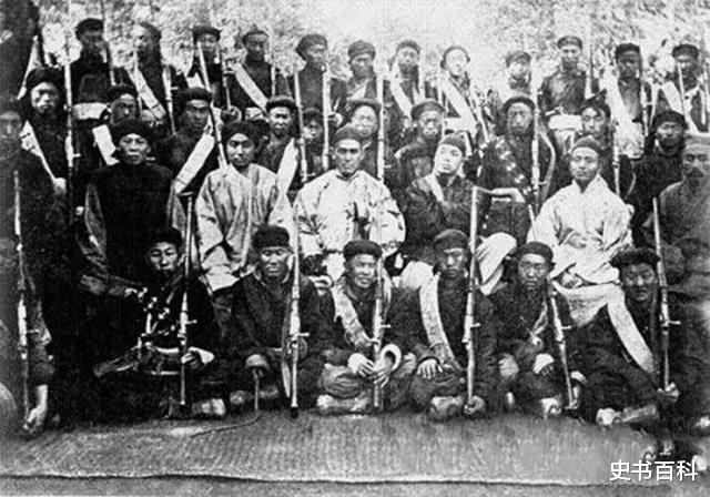 袁世凯|义和团首领表演\刀枪不入\神功，袁世凯不信邪，抬手就是一枪