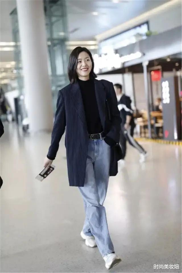 西装|左小青真是与众不同，穿黑色西装配低马尾又飒又美，太高级了