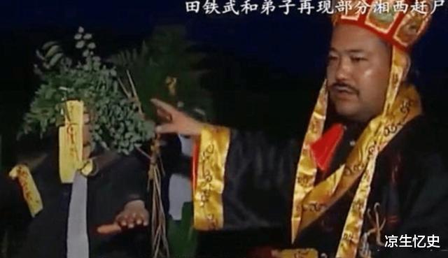 |最后的“赶尸匠”，当场演示赶尸过程，揭秘湘西赶尸术的神秘面纱