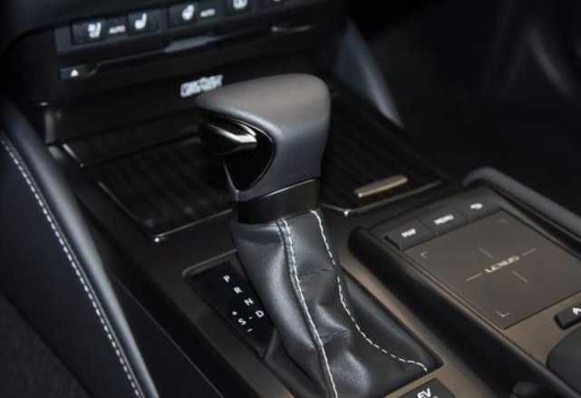 雷克萨斯ES@最新20款低至29万起，比宝马5系还漂亮，长5米油耗5.7L，不香？