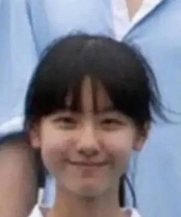 沈腾■谁注意到这个小细节了：华晨宇录节目钱包从裤子的破洞里掉出来了