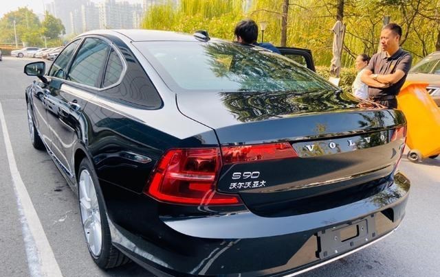 沃尔沃s90|看了奥迪A6、宝马5系，最后40万提辆沃尔沃S90，车主：差距明显！