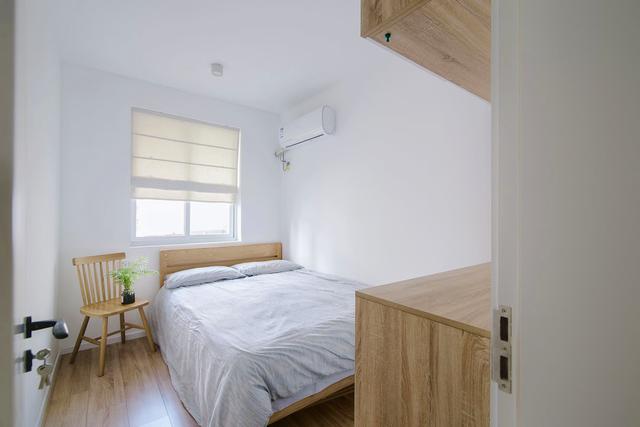 |她家52平两房，一家四口人住，客餐厅一体化，储物空间做到极致