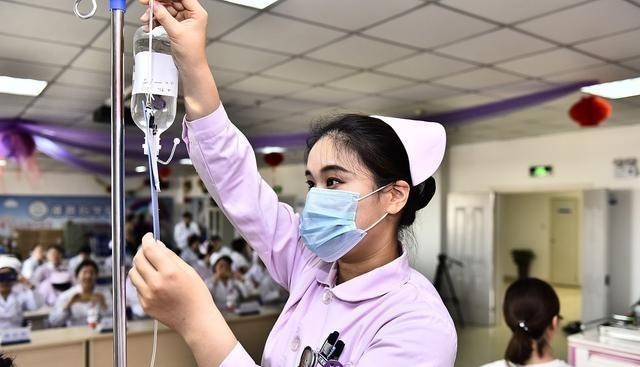 「姐姐」护理学专业，想转学口腔医学，是否可行？护士姐姐：只有一个办法