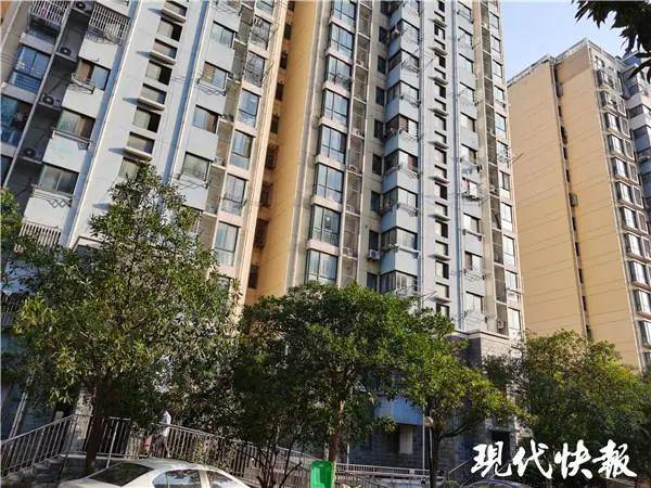 半岛晨报|一对年轻男女出租屋内身亡，警方：两人系自杀