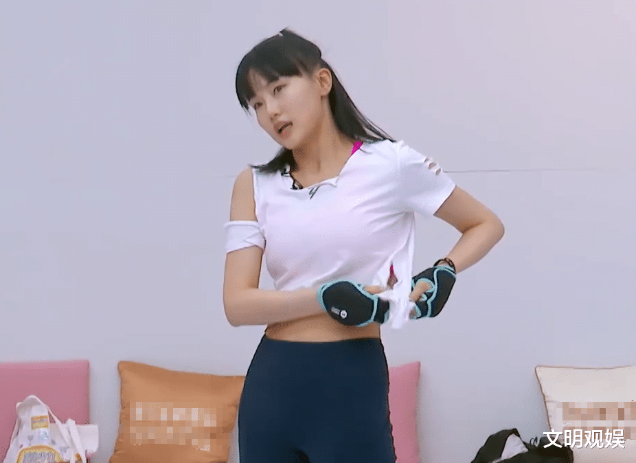 赵本山|黄龄有多喜欢剪衣服？从《浪姐》剪到《跑男》，被唱歌耽误的裁缝