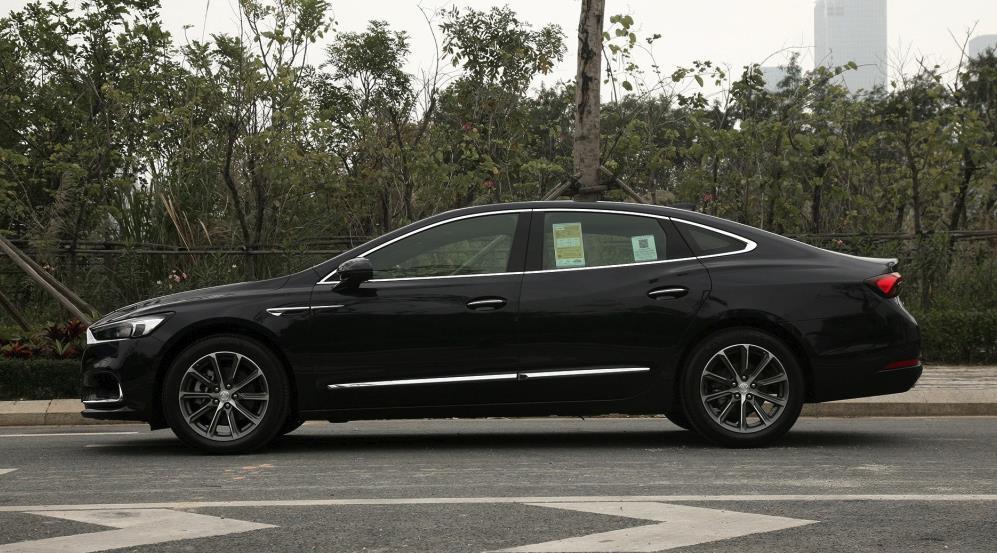 「别克君越」什么人会买别克君越？别克君越是豪车吗？多少月薪开它合适？