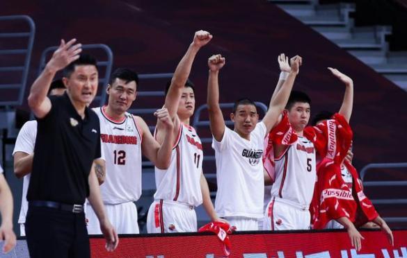 杜锋|杜锋不敢说易建联？亲口回应来了，老将在场上做得不好一样待遇