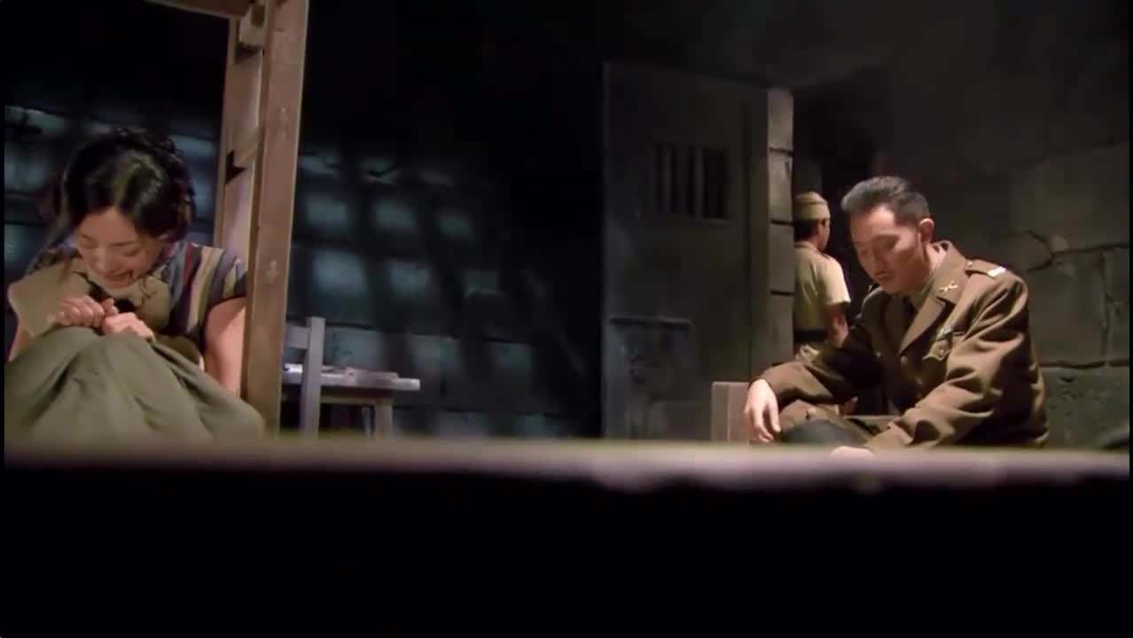 戴笠|戴笠发明的“虎豹嬉春”，日本女特务看见行刑的壮汉，两腿就发软