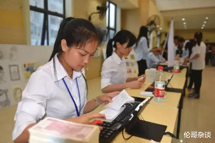 法学@如果高考上不了一本，别读这4个专业，人才已经饱和