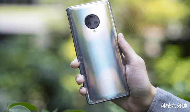 目前最值得入手的三款真全面屏手机！颜值逆天，比挖孔屏更舒服