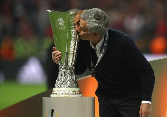 曼联|曼联的双标:拿了亚军和欧联是失败,拿了第三和欧联却是成功?