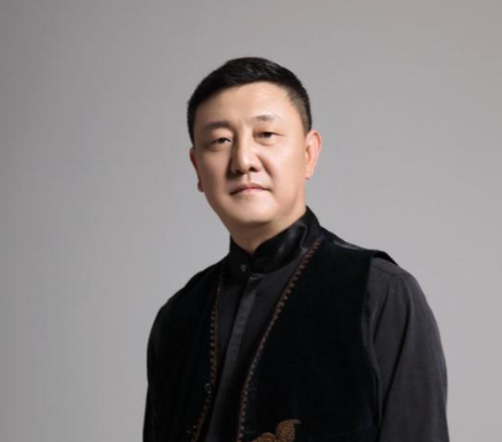 韩磊|娶小16岁娇妻，曾上12次央视春晚，却欠朋友245万成老赖