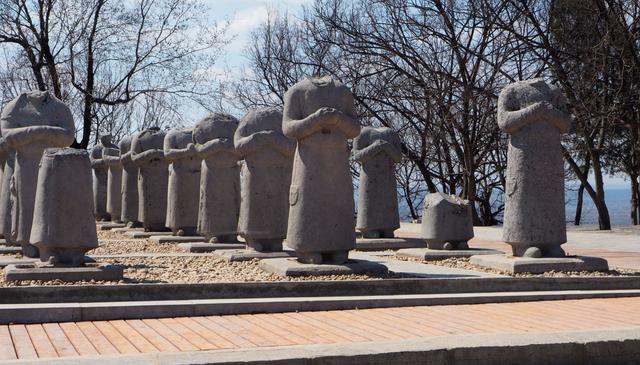 武则天|武则天墓前有61个无头石像,千百年来难以解释,被2位农民破解