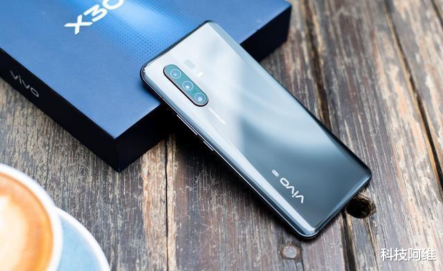 5G|前置3200万+后置6400万，已跌至3698元，网友：智商鉴定机！