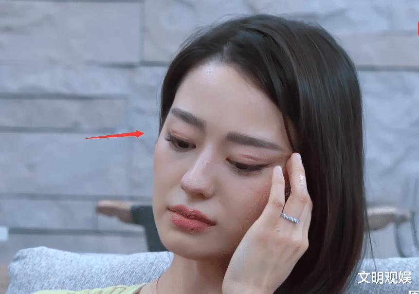 「吉娜·爱丽丝」平日见吉娜都是化着浓妆，当她睡前卸妆素颜后，这颜值是认真的吗