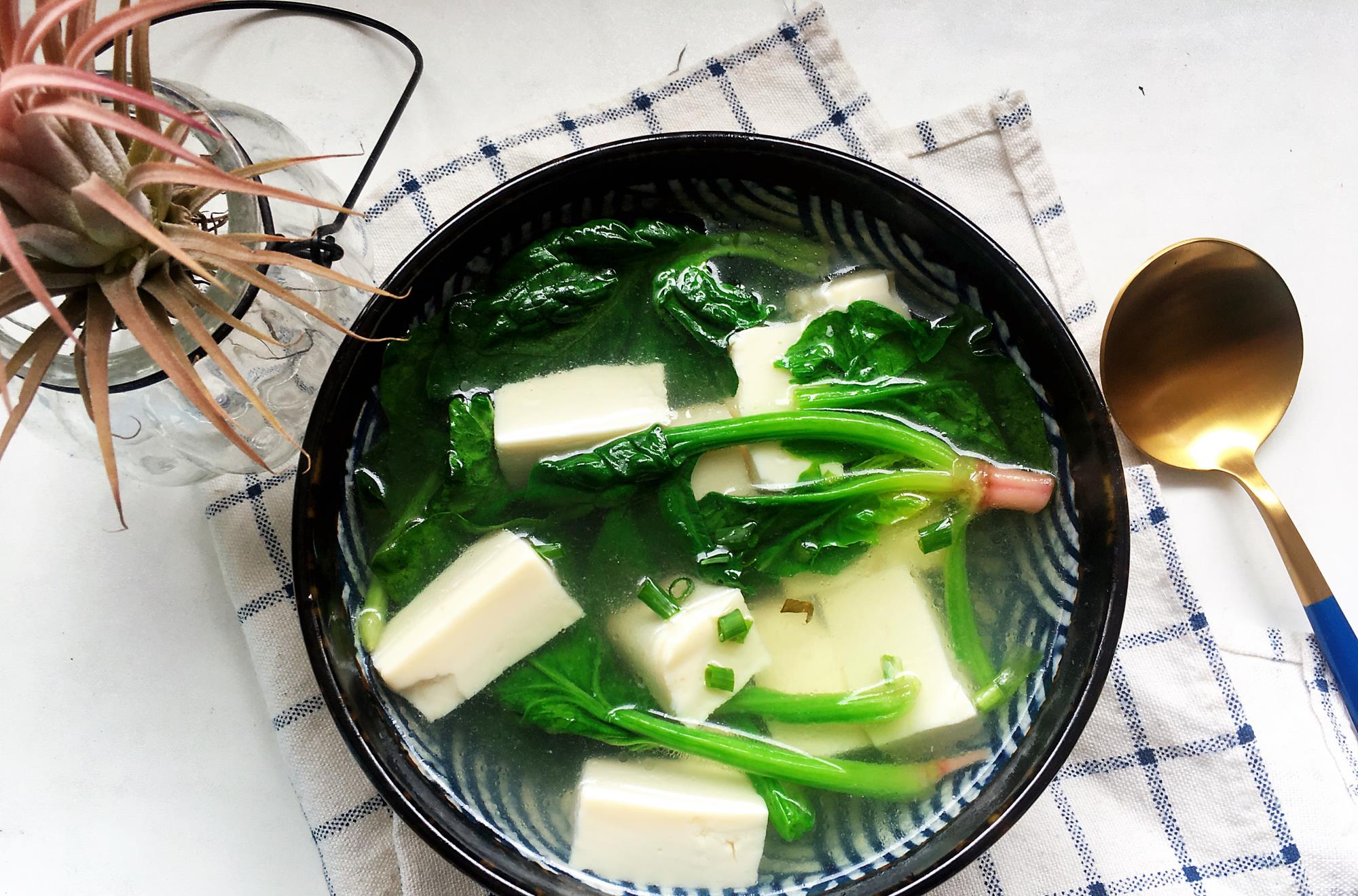 「豆腐」它是“减肥杀手”,4月经常吃,体重悄悄就轻了,5月小腰扭起来