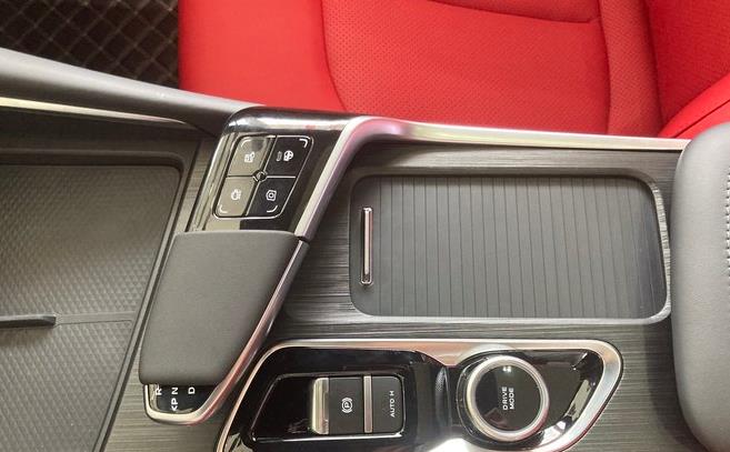 长安汽车■长安汽车“爆款”车型?每3分钟定出1台,轴距超2.7米,配双离合