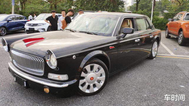 「新车」红旗L5现身街头,落地700万,一看车牌,劳斯莱斯都得主动让路