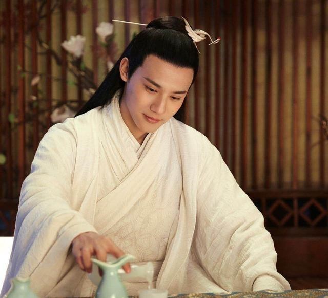 「手可摘星辰」《手可摘星辰》正播：又新剧定档，预告播放量就破200万，会爆吗？