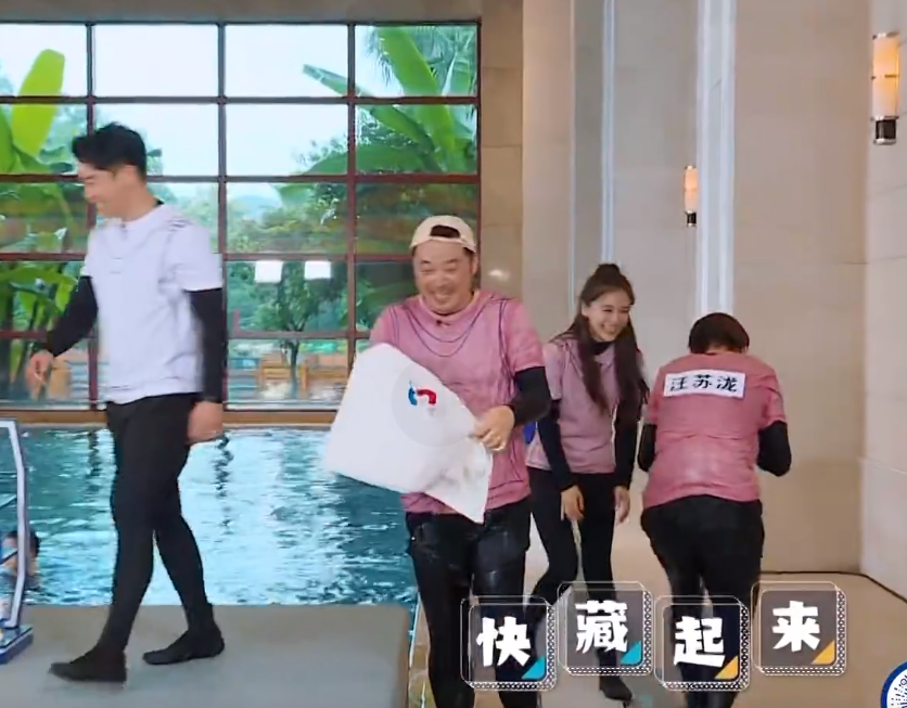 「汪苏泷」《奔跑吧》偶像包袱最重的嘉宾,落水后捂着头找帽子,助理都慌了