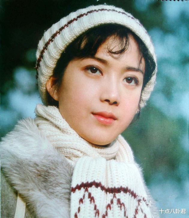 龚雪|80年代美女龚雪：为了爱情放弃事业嫁到美国，67岁风采依旧