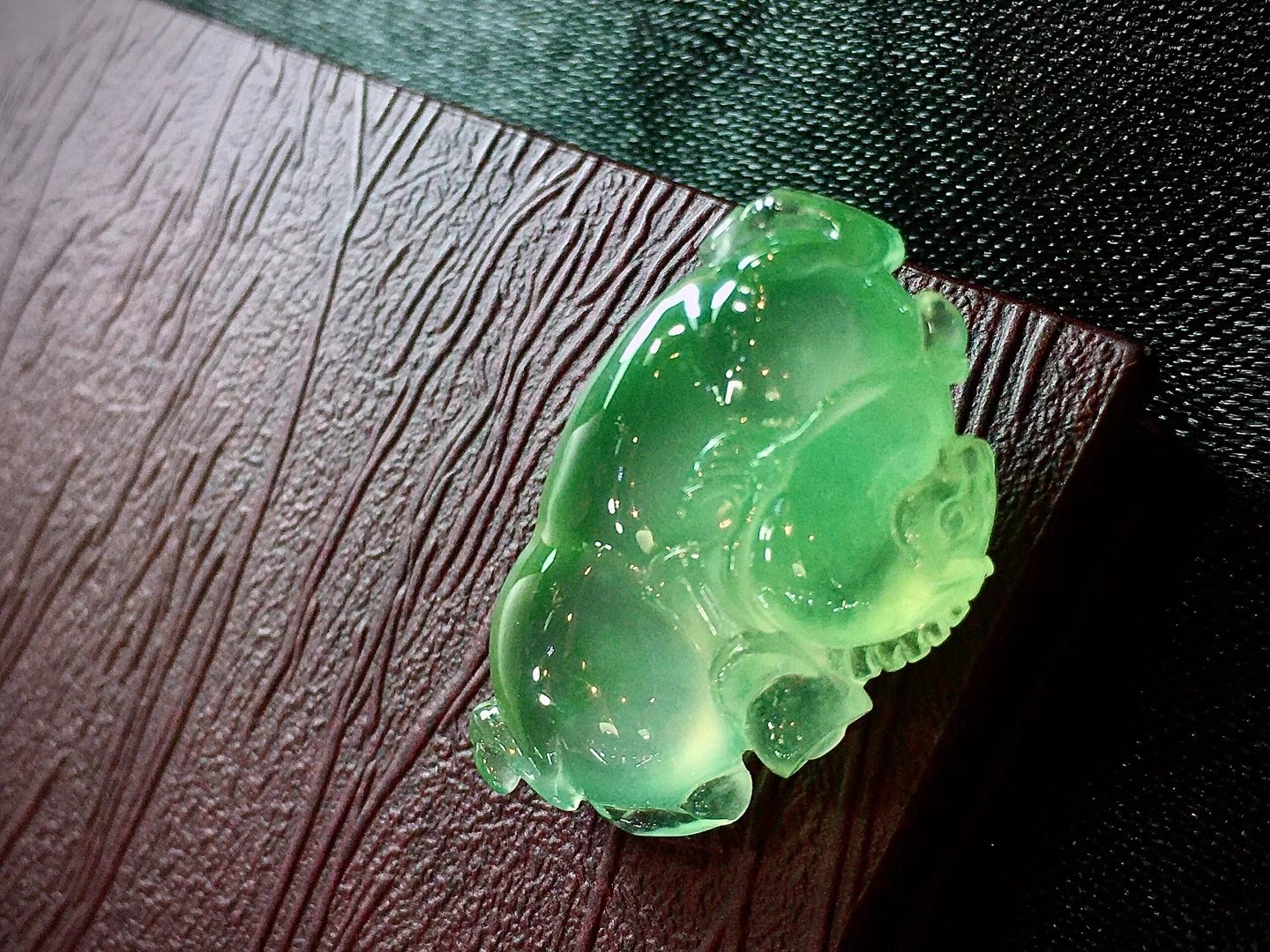 翡翠|翡翠冰晴绿马到成功\uD83C\uDF39\uD83C\uDF39冰透靓丽，立体美！