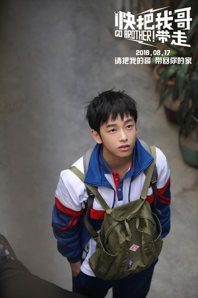 黄渤|当年的帅气小生彭昱畅，怎么就越来越像“黄渤”？这照片真是绝了！