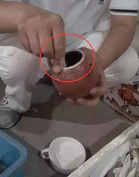 【手艺人】为什么壶内会有一条条划痕，手艺人来告诉你！