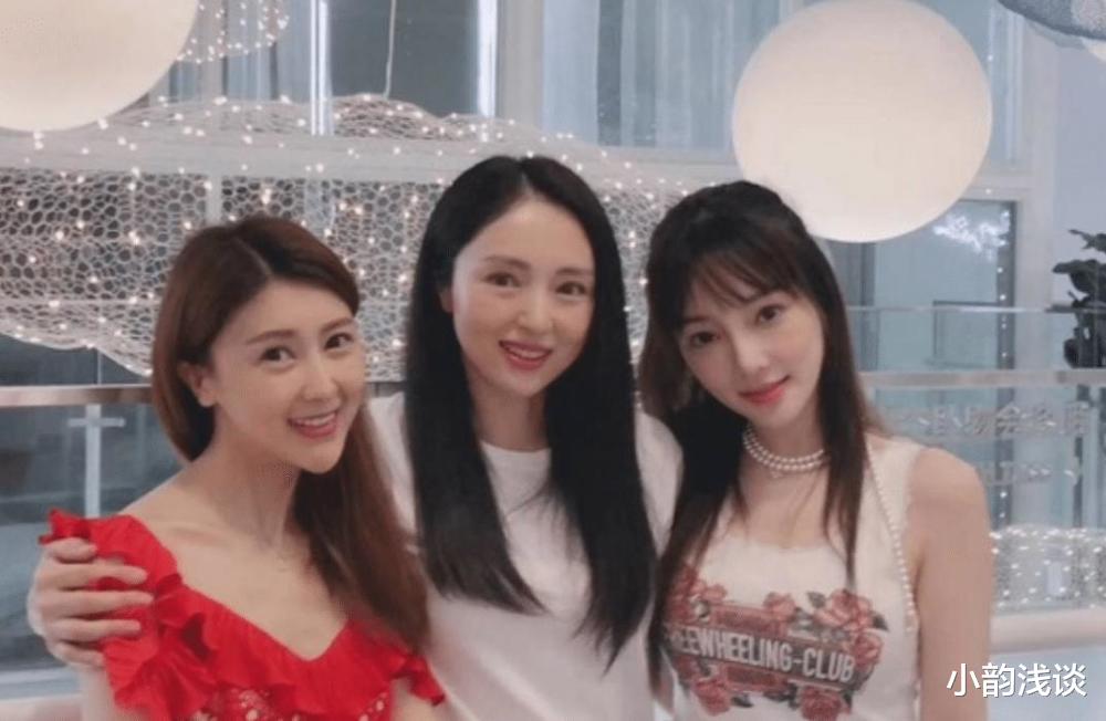 周迅|明星神奇合影！“我长大了你未老”不算啥，最后一张差点笑哭