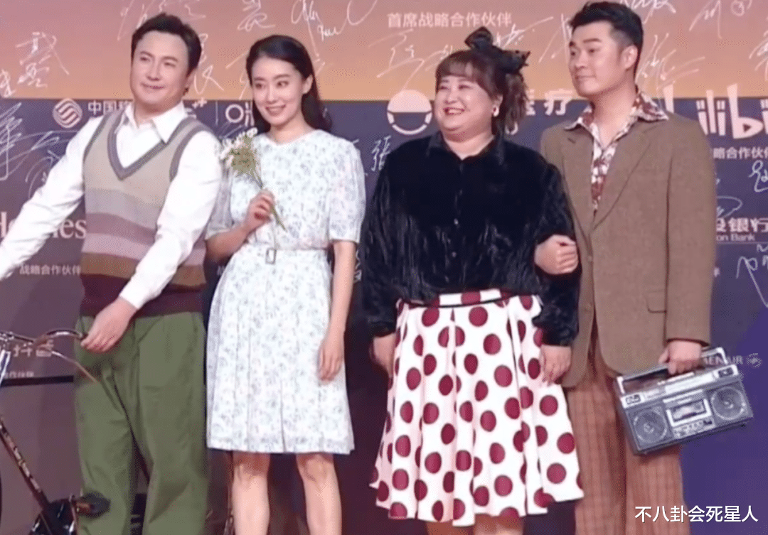 谢霆锋|金鸡奖男星造型搞笑:谢霆锋身材五五分,王大陆穿得像服务员